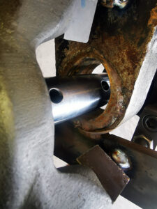 Nahaufnahme Bohrung Bolzensitz ausgeschlagen von John Deere Frontlader