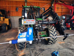 3-john-deere-traktor-mit-aufgespannter-spindelmaschine-sir-meccanica-ws2